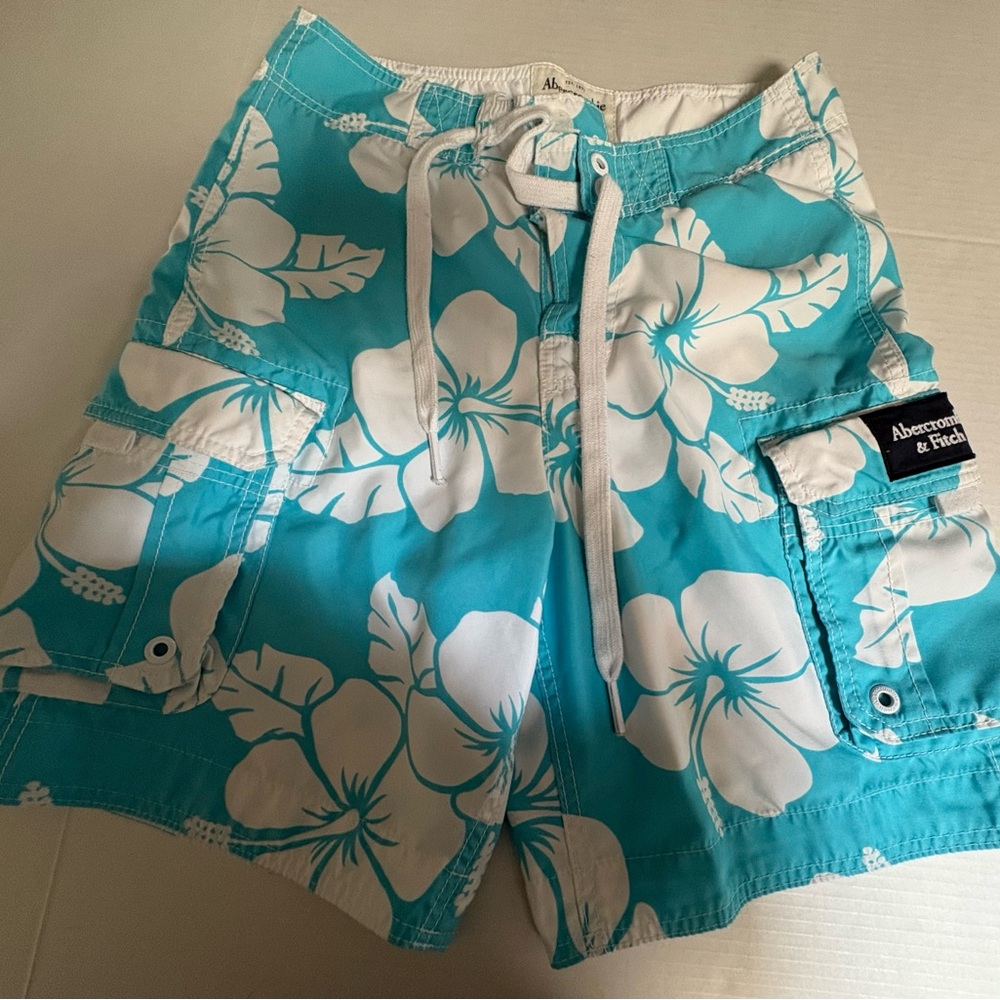 Abercrombie & Fitch Blue and White Floral Board Shorts pockets XS